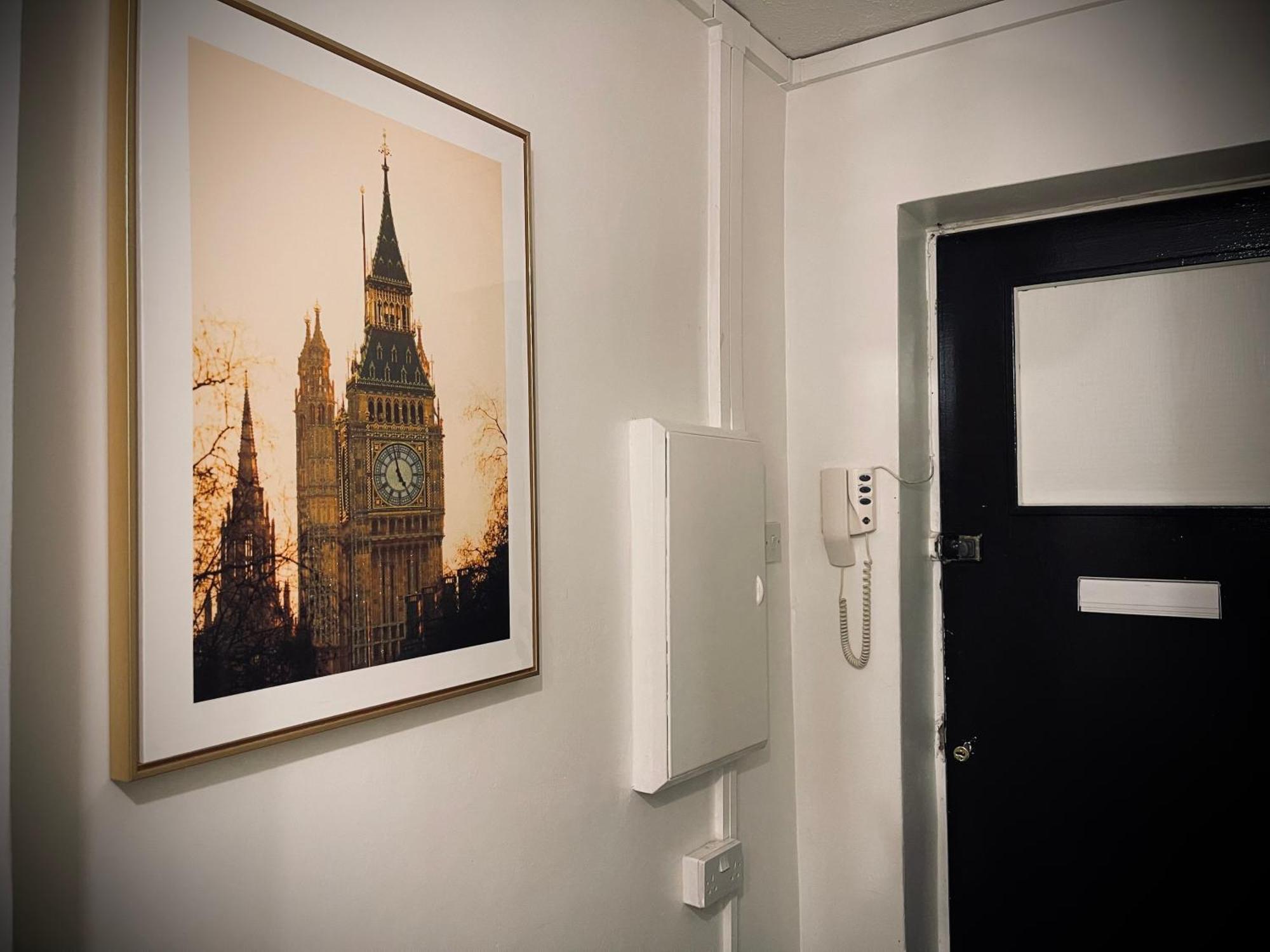 Апартаменти R1 Superking Sized Bed & 65" Tv On The Wall In Clapham Лондон Екстер'єр фото